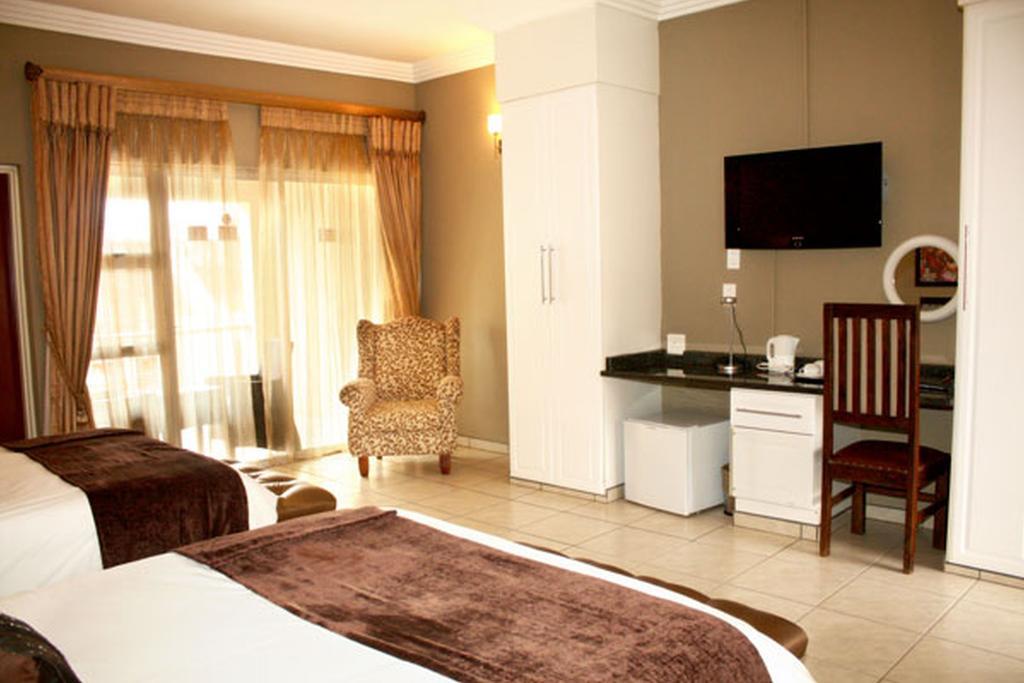 2Ten Hotel Sibasa Bilik gambar